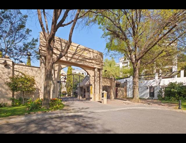 2 BEDROOM TOWNHOUSE FOR SALE IN HYDE PARK